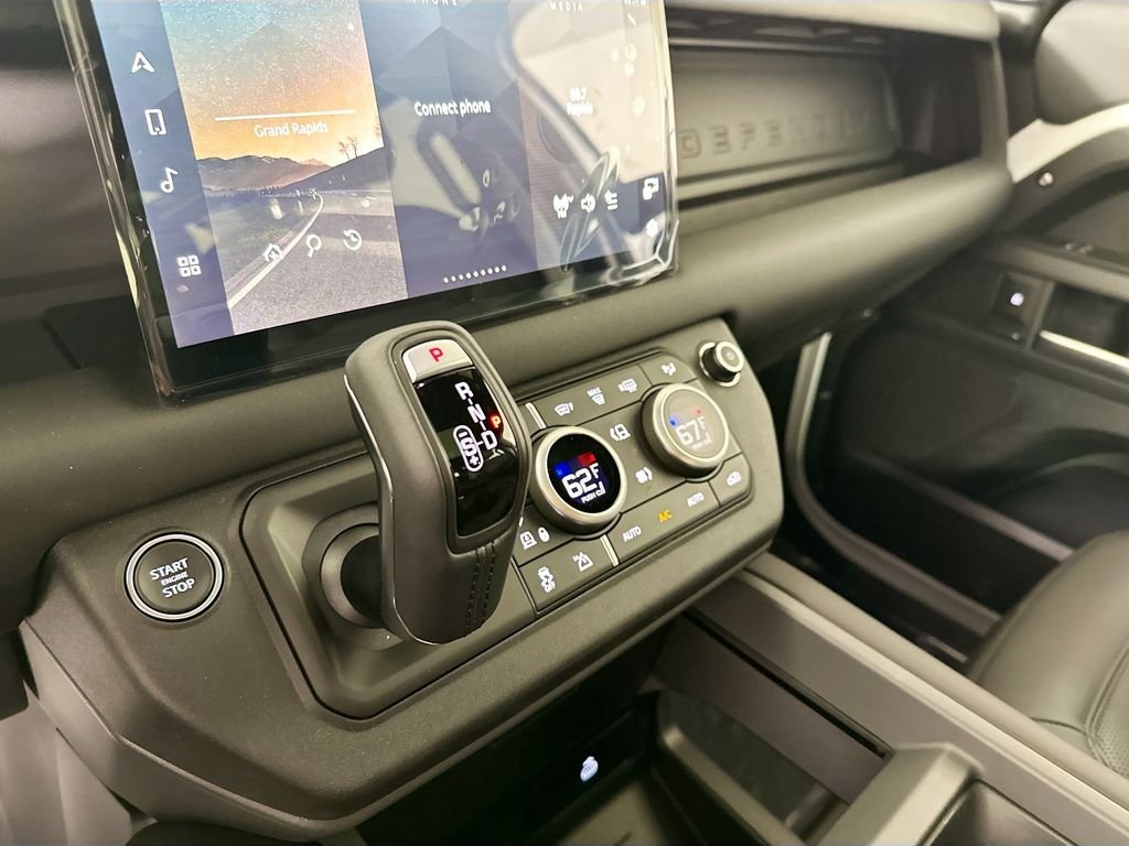 2025 Land Rover Defender S - Photo 21