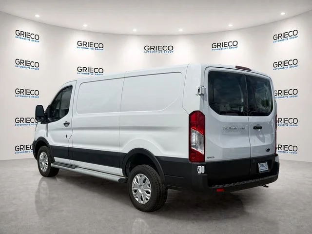Used 2025 Oxford White Ford Base image 36
