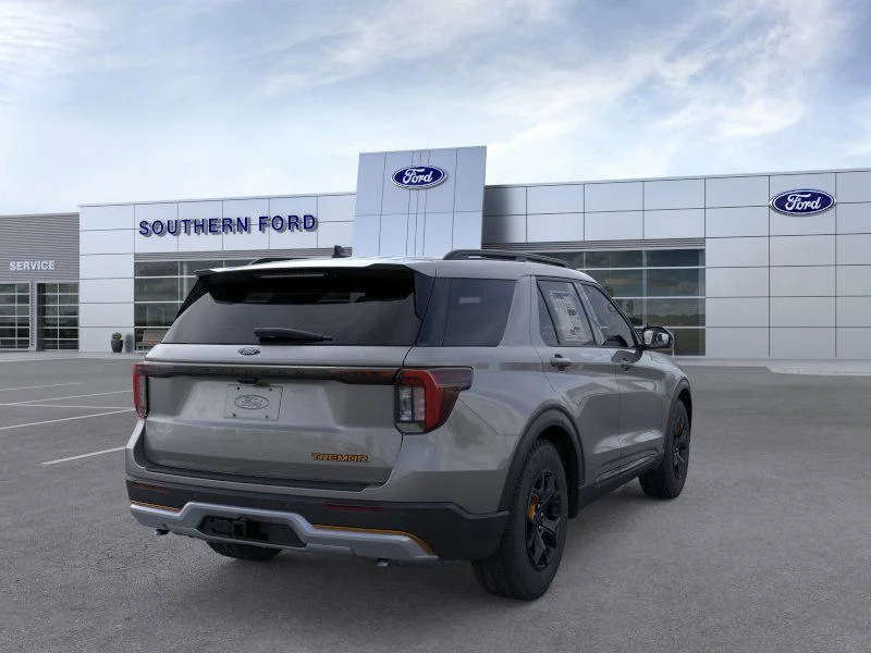 New 2026 Carbonized Gray Metallic Ford Tremor image 9
