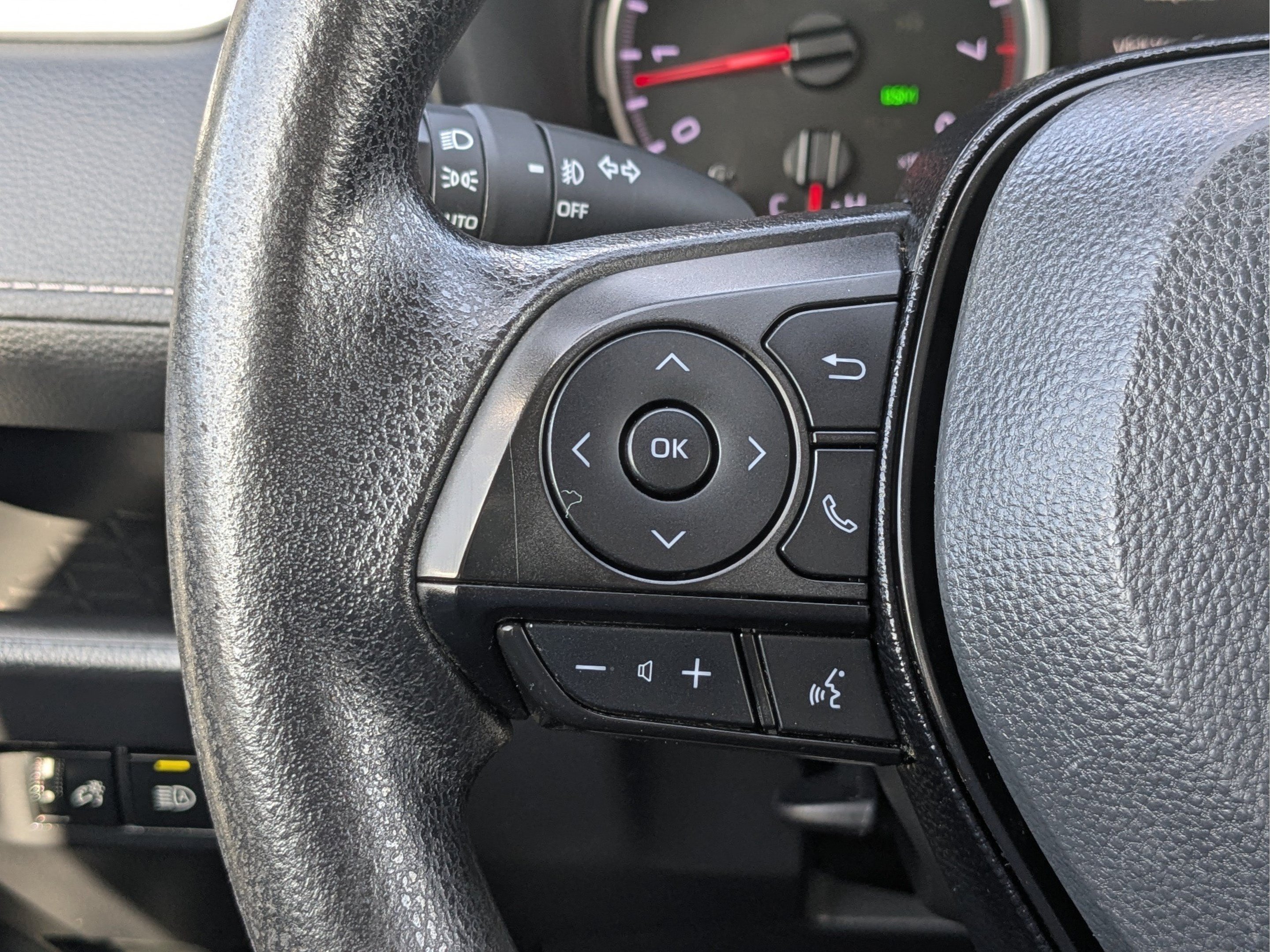2021 Toyota RAV4 XLE - Photo 27