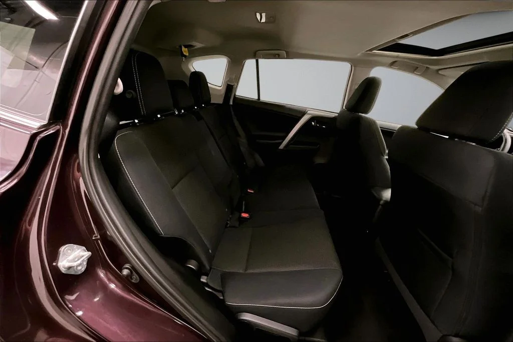 Used 2018 Black Toyota XLE image 25