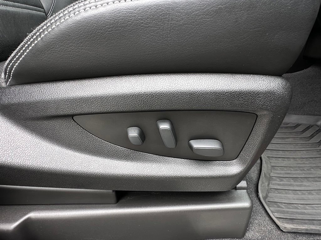 Used 2020 WHITE FROST TRICOAT GMC Denali image 14