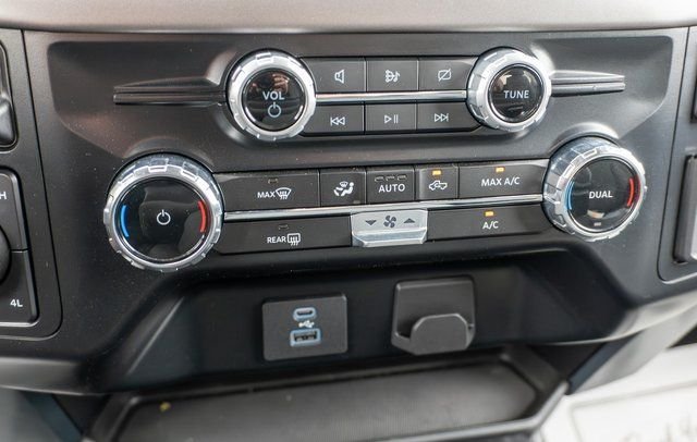 Used 2024 Agate Black Metallic Ford XLT image 26