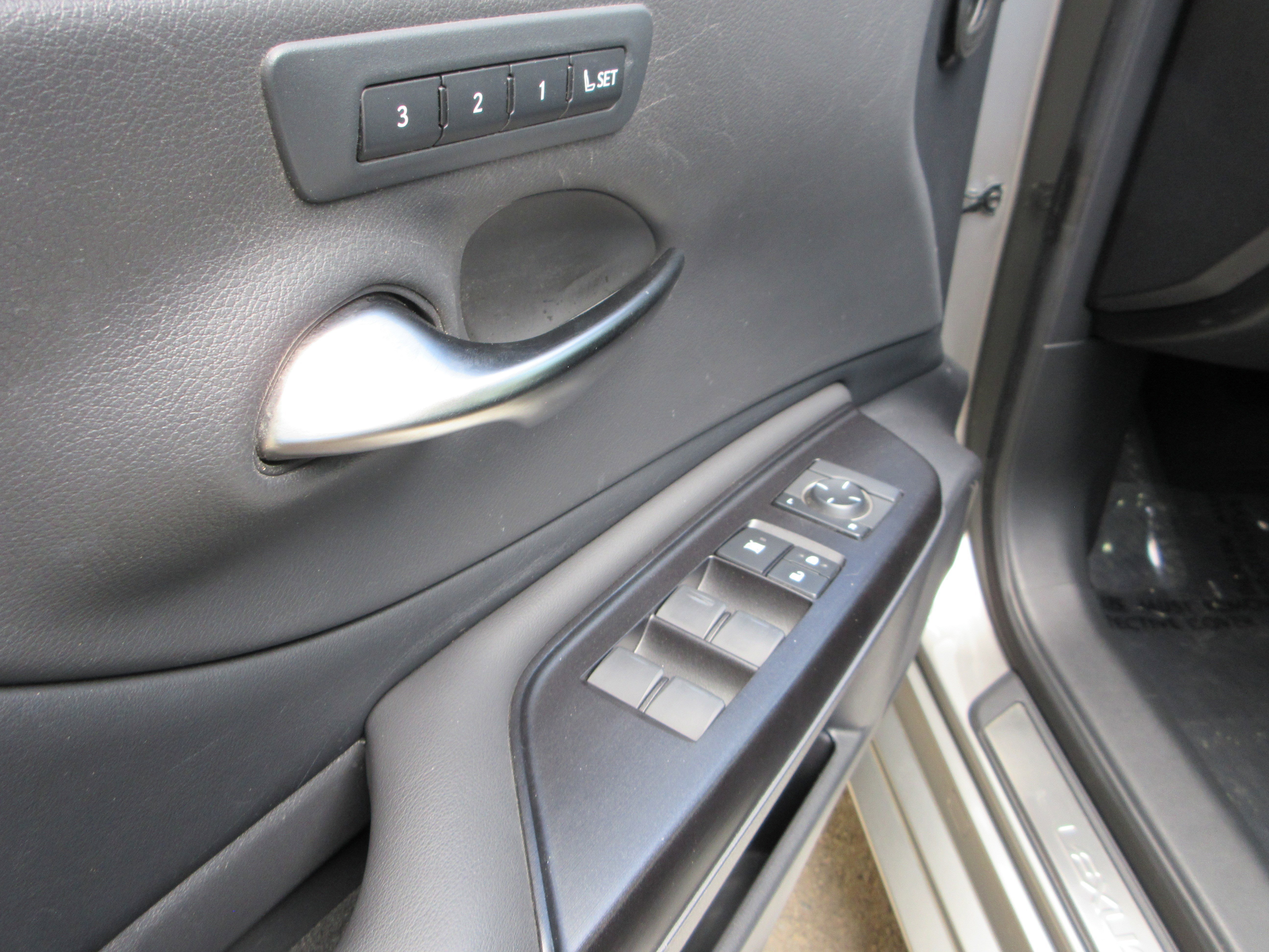 Used 2019 Atomic Silver Lexus 300h image 29