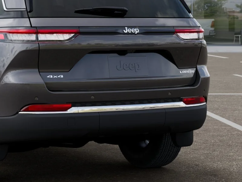 New 2026 Baltic Gray Metallic Clear-Coat Exterior Paint Jeep Laredo X image 39