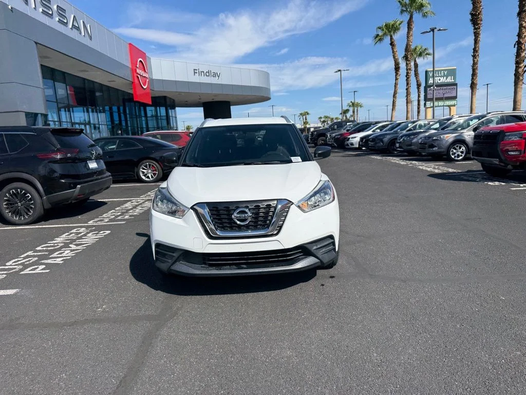 Used 2018 White Nissan S image 2