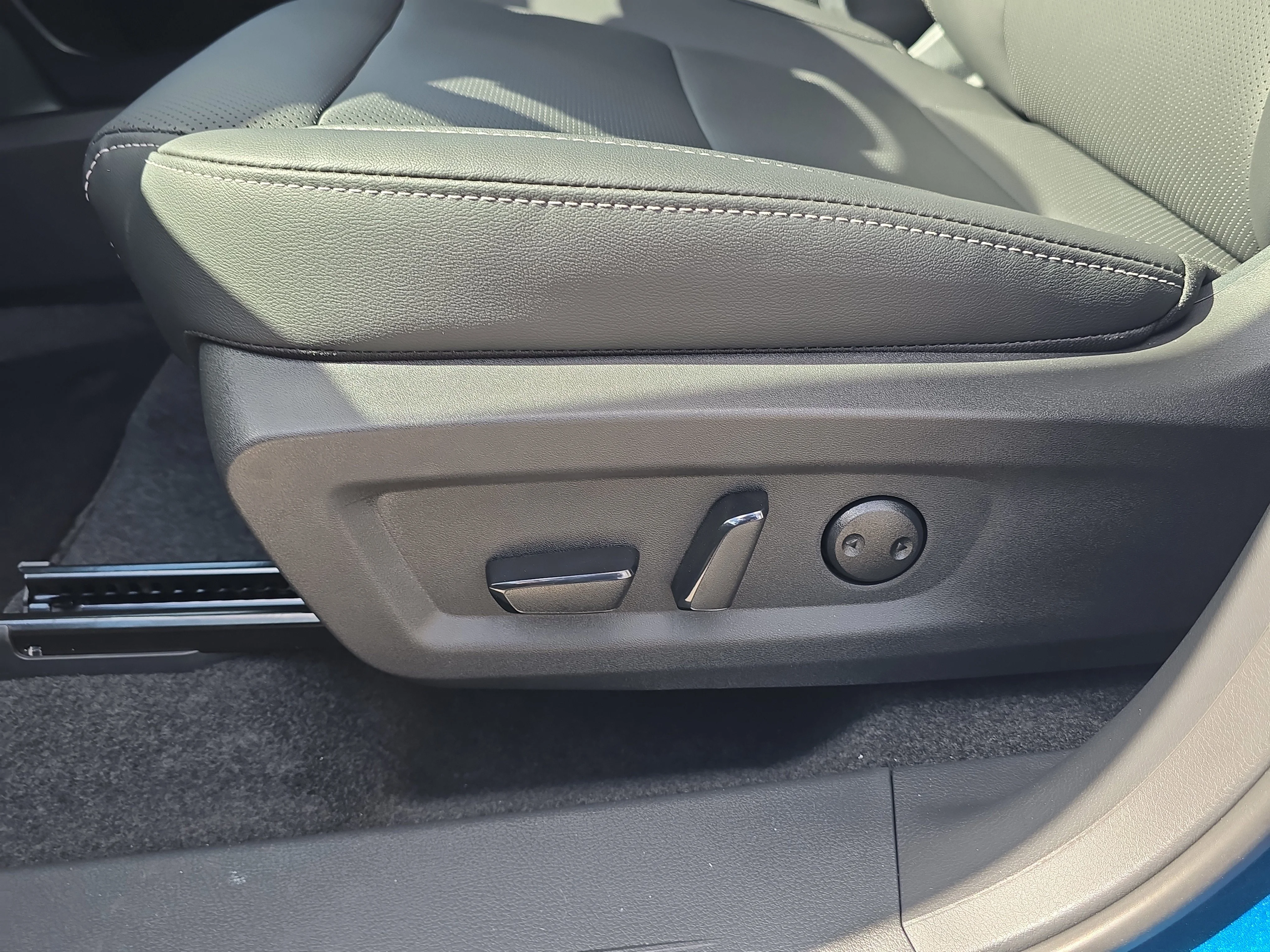New 2026 Aurora Blue Pearl Metallic Nissan SL image 21
