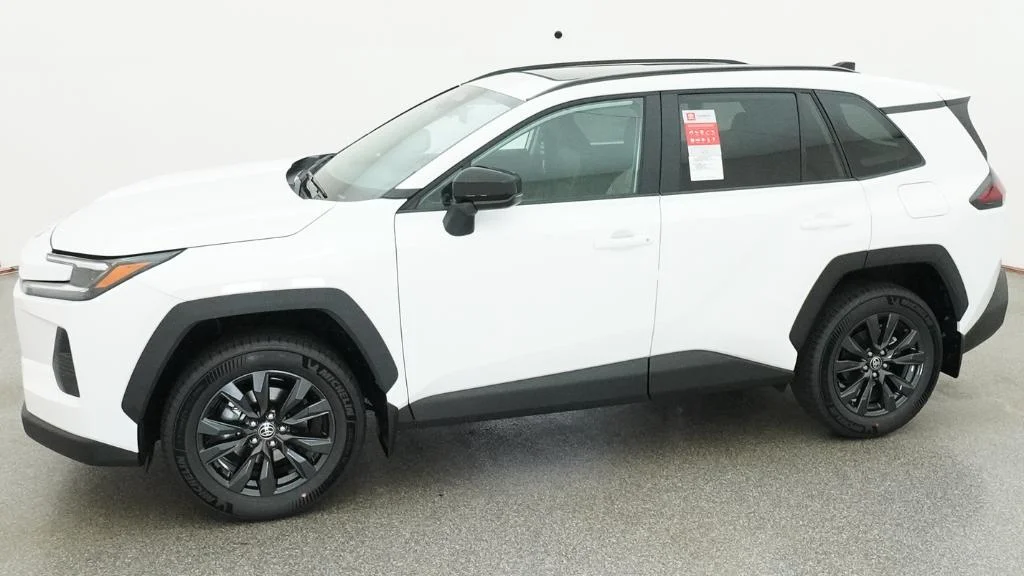 New 2026 Ice Cap Toyota XLE Premium image 18
