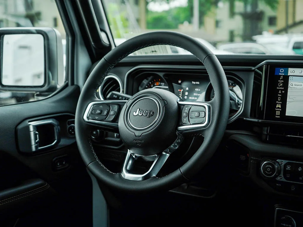 New 2026 Bright White Clearcoat Jeep Sahara image 15