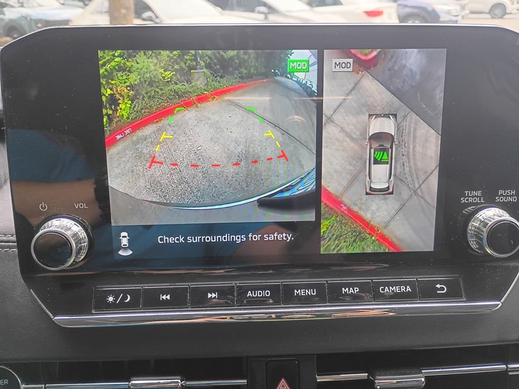 Used 2023 Alloy Silver Metallic Mitsubishi SE image 23