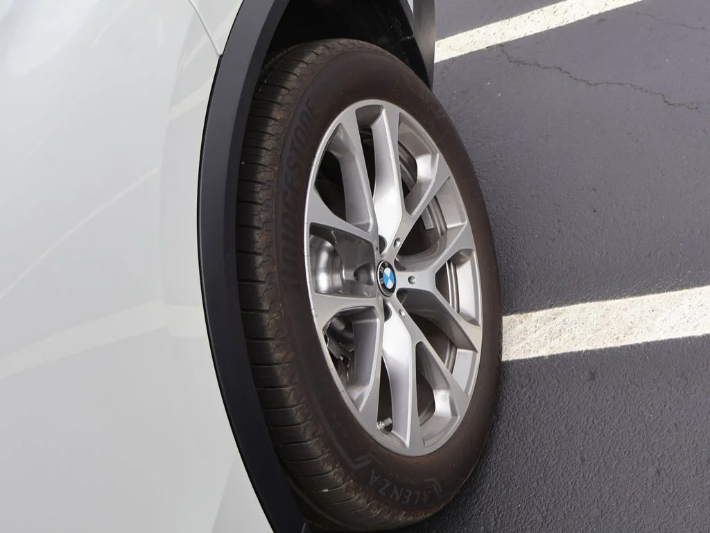 Used 2026 White BMW xDrive40i image 40