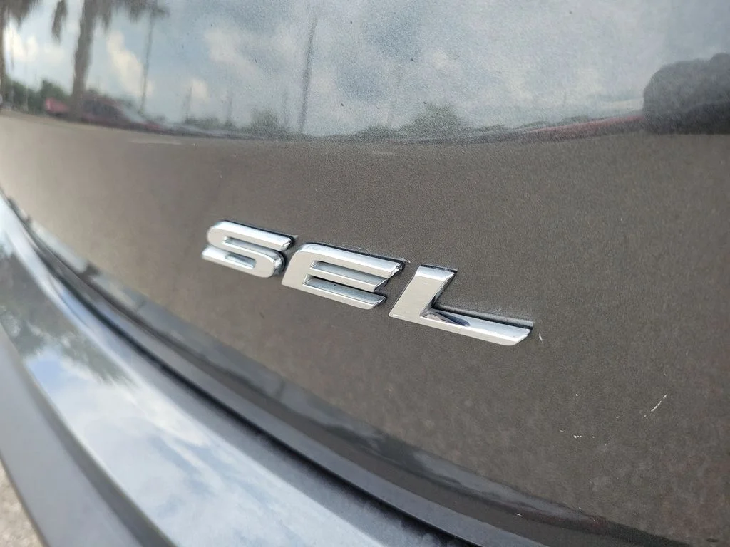 Used 2020 Magnetic Metallic Ford SEL image 7