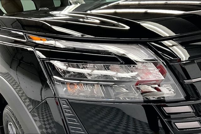 New 2026 Super Black Nissan Platinum image 15