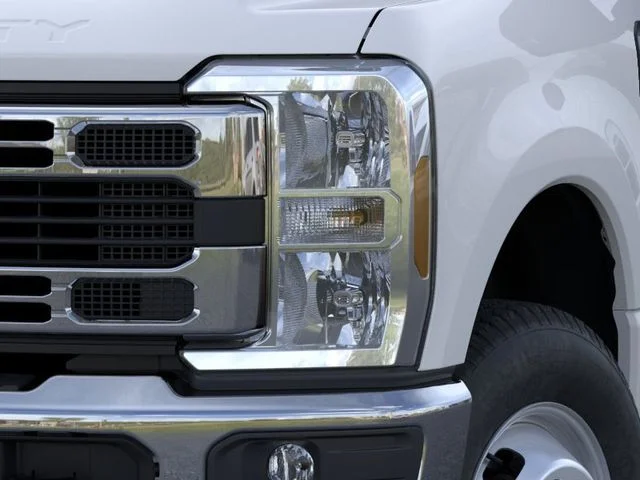 New 2026 Oxford White Ford F-350® XL image 18