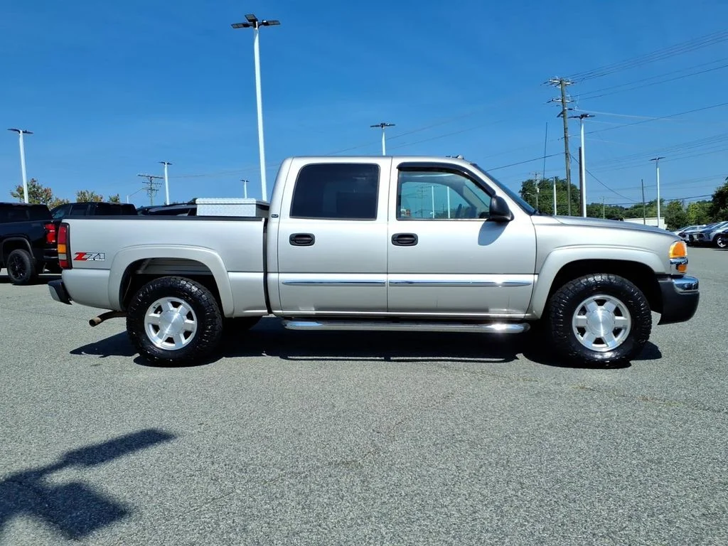 Used 2005 Silver GMC SLT image 34