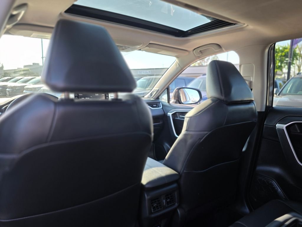 2022 Toyota RAV4 Limited - Photo 17