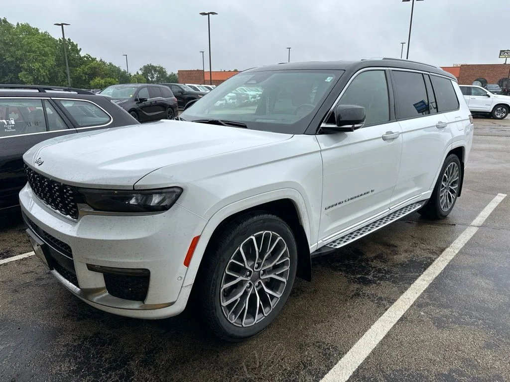 Used 2022 White Jeep Summit image 2