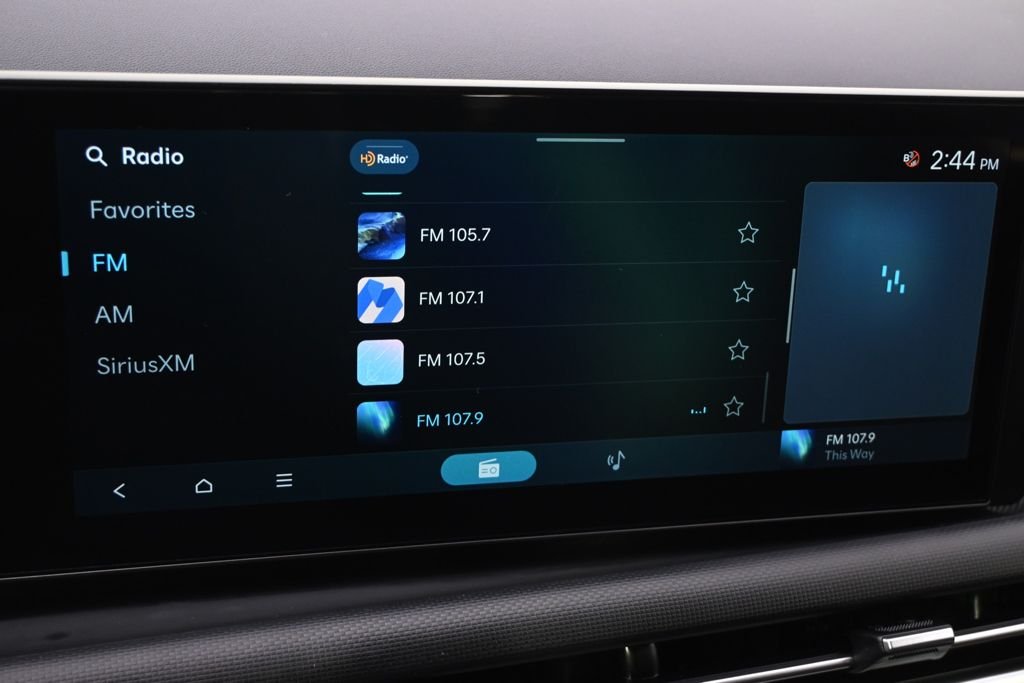 Certified Used 2025 Phantom Black Hyundai SE image 23