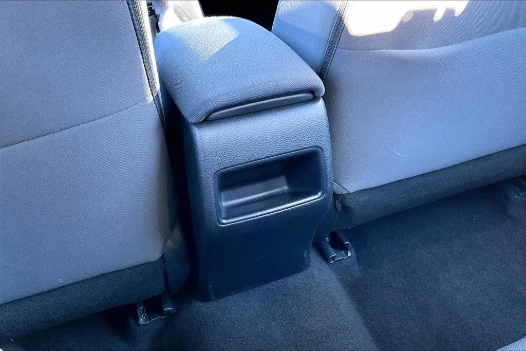 Used 2020 White Toyota LE image 10