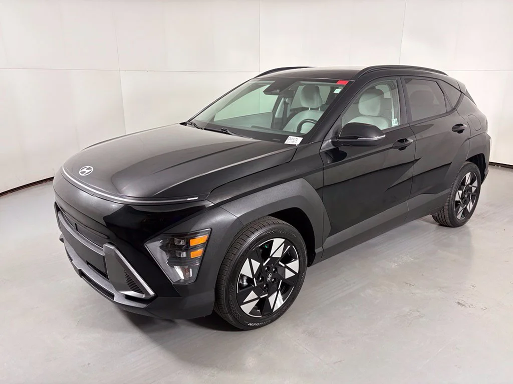 Used 2024 Black Hyundai SEL image 4
