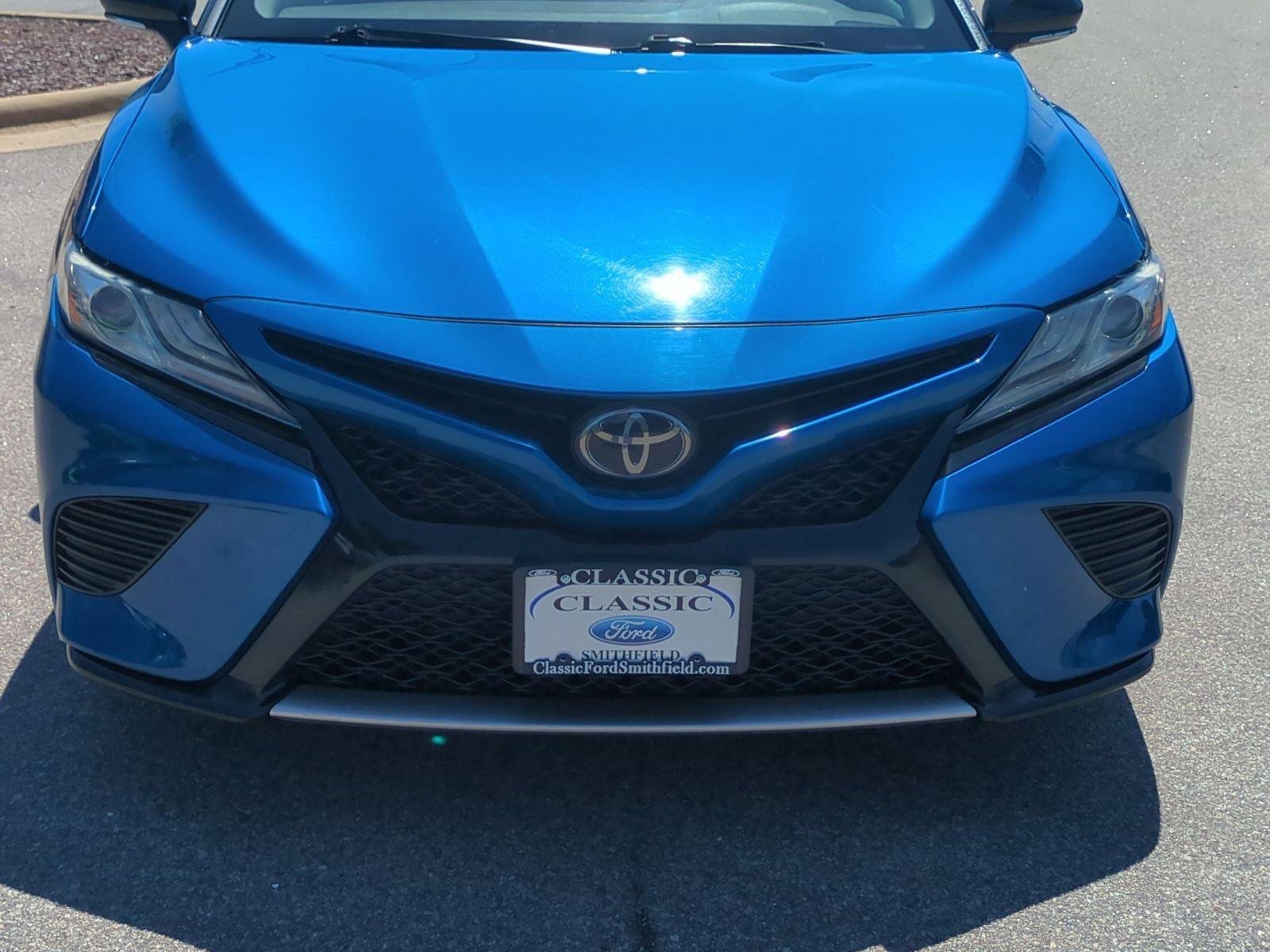 Used 2019 Blue Streak/Midnight Black Metallic Toyota XSE image 14