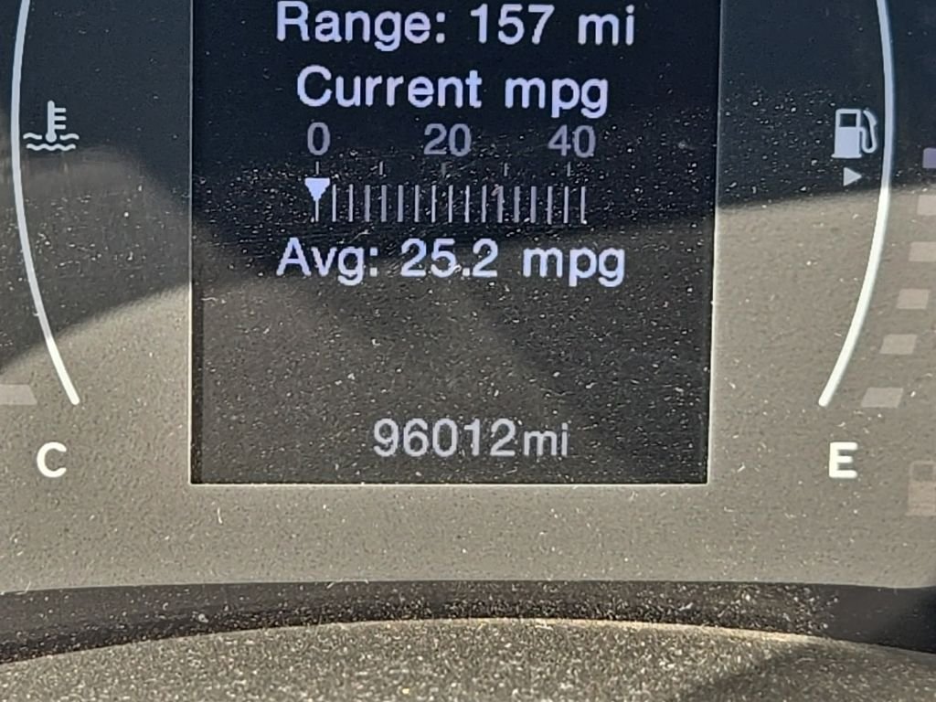 Used 2018 Blue Jeep Latitude image 17