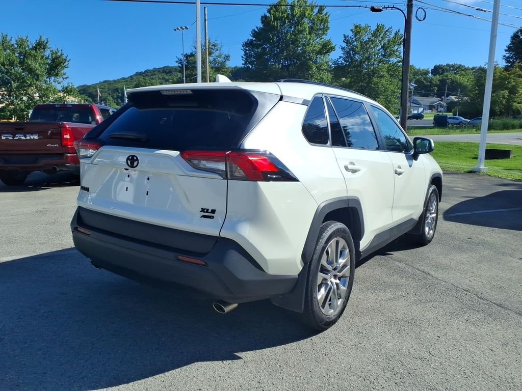 Used 2021 Blizzard Pearl Toyota XLE Premium image 5