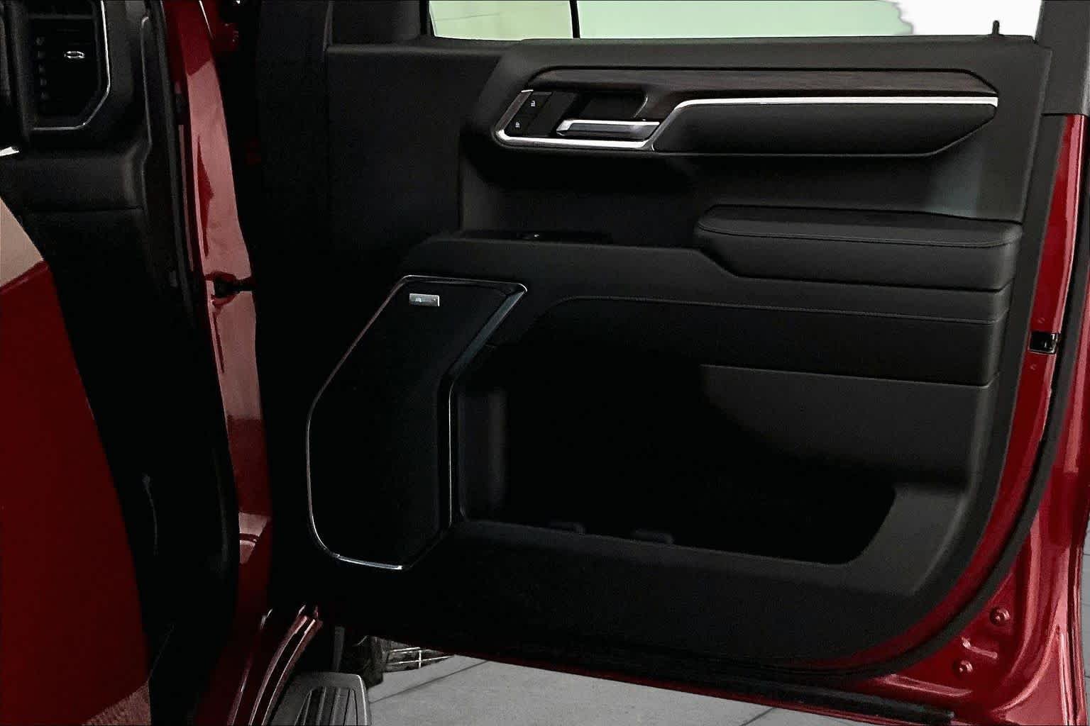 Used 2023 Volcanic Red Tintcoat GMC SLT image 21