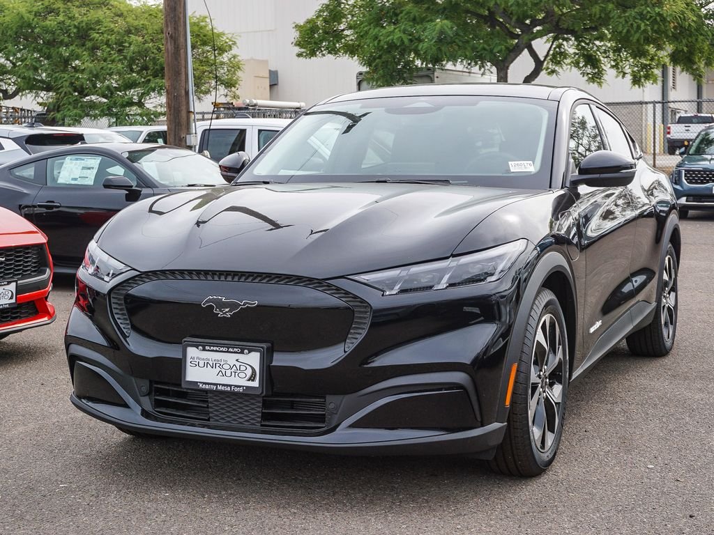 New 2026 Shadow Black Ford Select image 3
