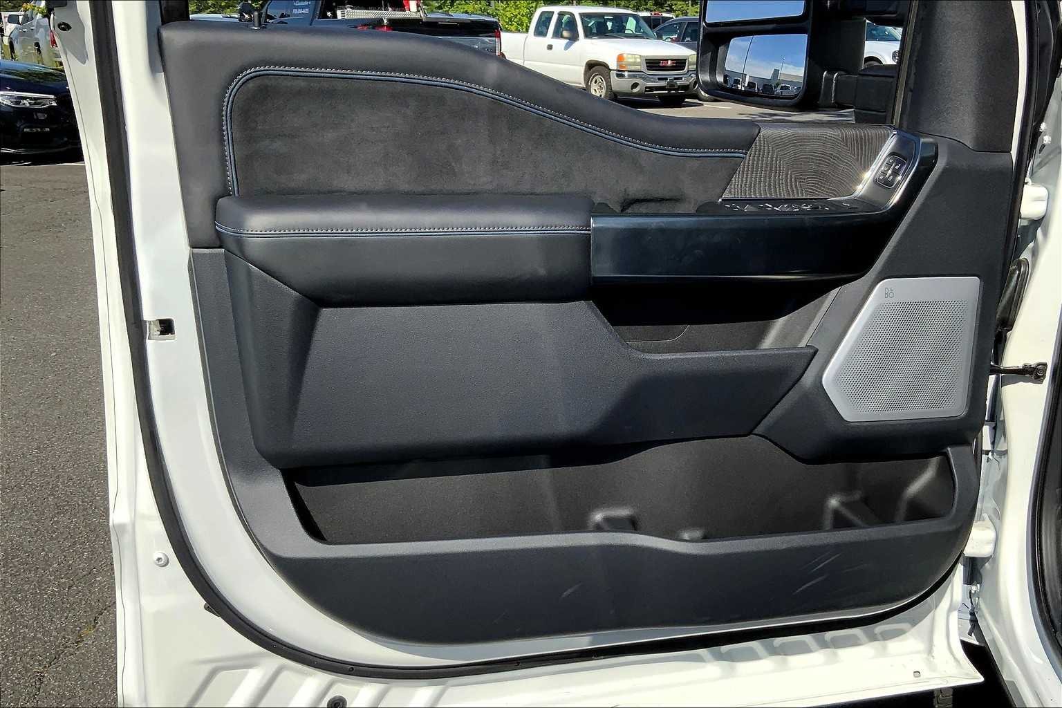 2025 Ford F-350 Super Duty Platinum - Photo 10