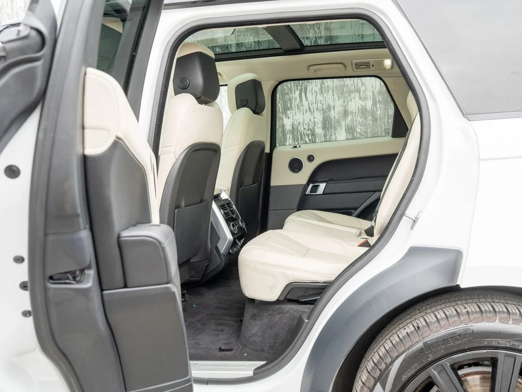 Used 2022 White Land Rover HSE Silver Edition image 31