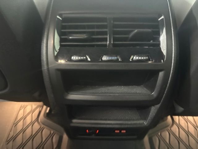 Used 2024 Gray BMW xDrive40i image 24