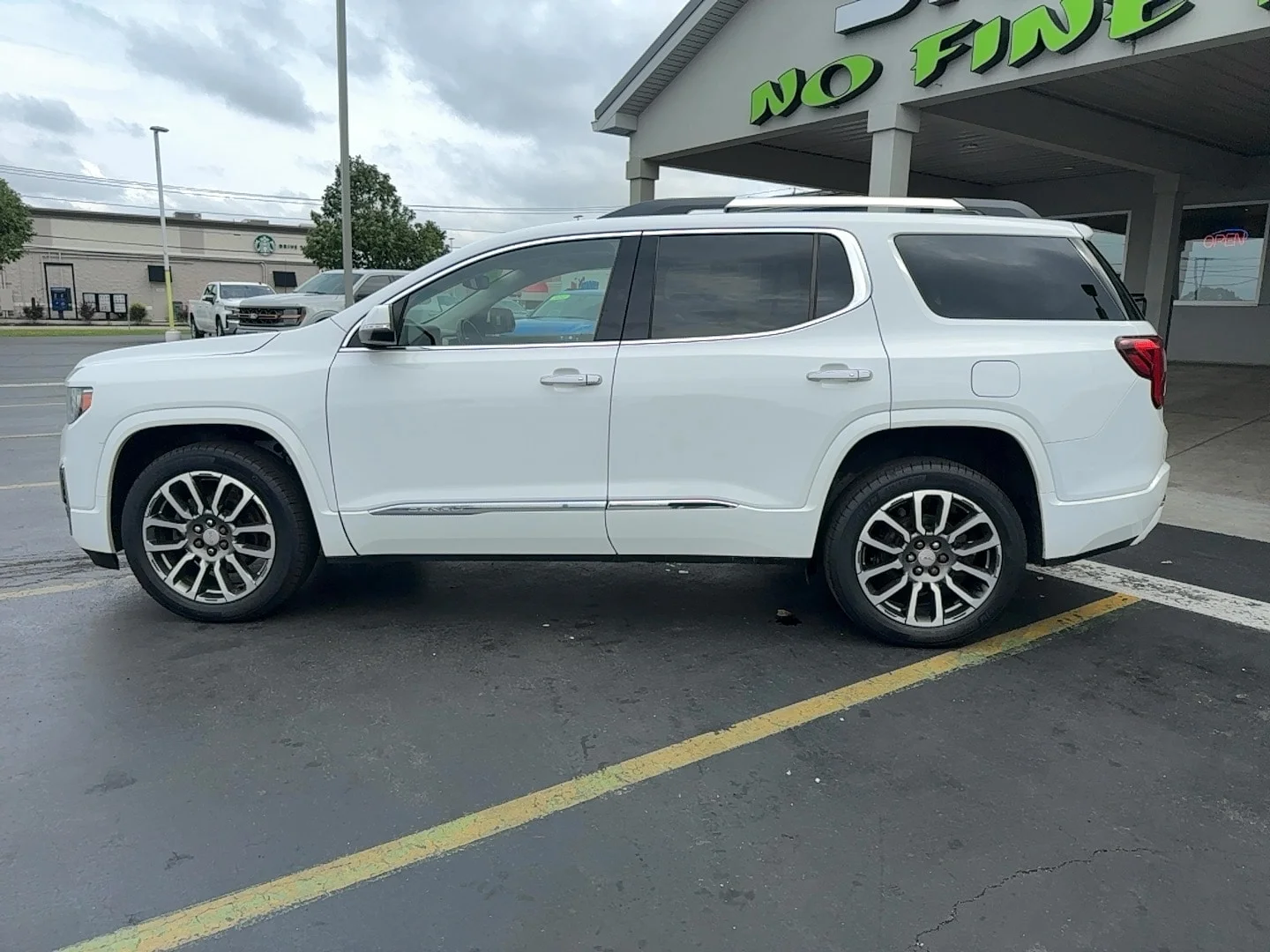 Used 2020 White GMC Denali image 3