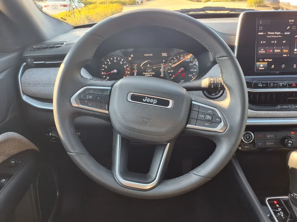 Used 2025 White Jeep Latitude image 20