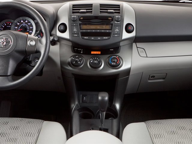 Used 2010 Classic Silver Metallic Toyota Base image 12