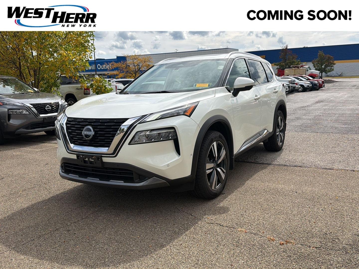 Used 2023 Pearl White Tricoat Nissan SL image 1