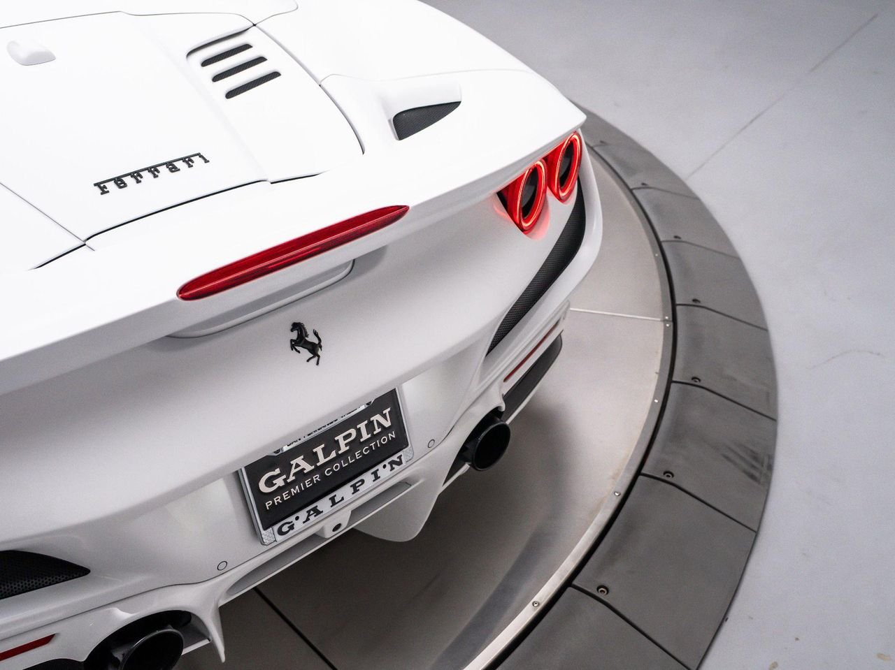Used 2022 Bianco Cervino - Extra Campionario Ferrari Spider image 44