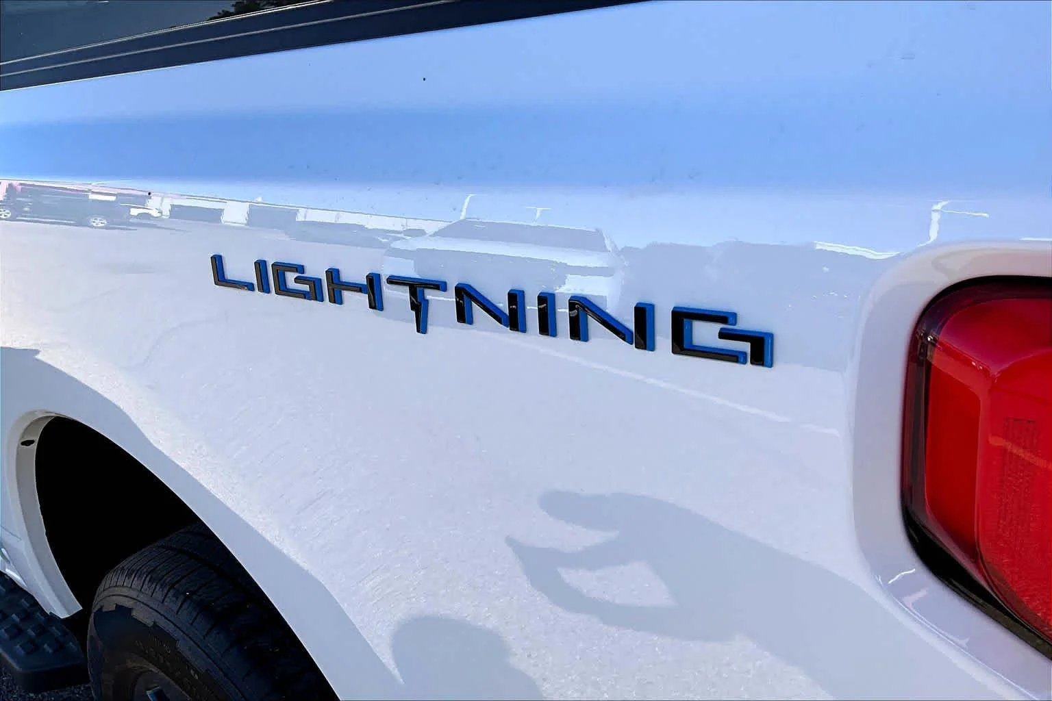 2025 Ford F-150 Lightning Flash - Photo 15