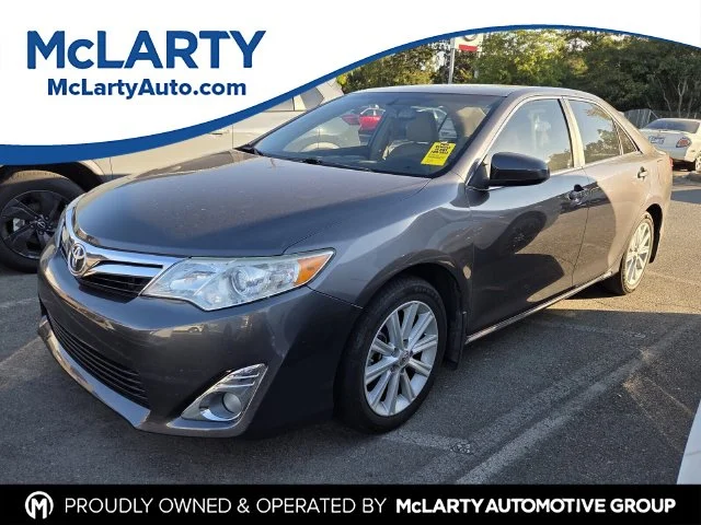 Used 2014 Gray Toyota XLE image 1