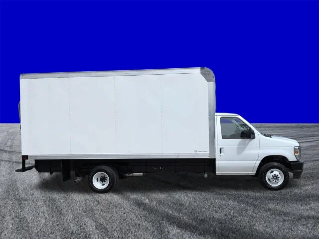 New 2027 Oxford White Ford E-450 DRW image 3