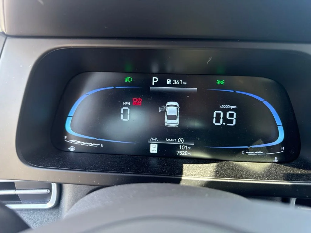 Used 2025 Silver Hyundai SE image 7