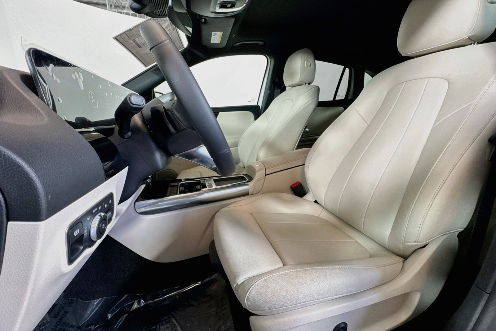 New 2026 Polar White Mercedes-Benz GLA 250 image 18