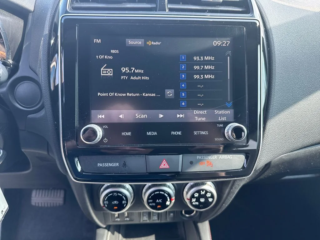 Used 2024 White Diamond Mitsubishi 2.0 SE image 25