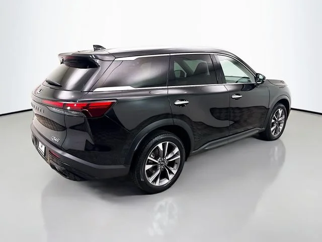 Used 2023 Black INFINITI LUXE image 7
