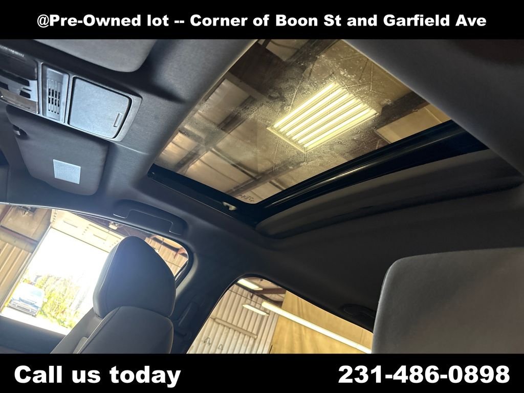 Used 2021  Honda EX image 12