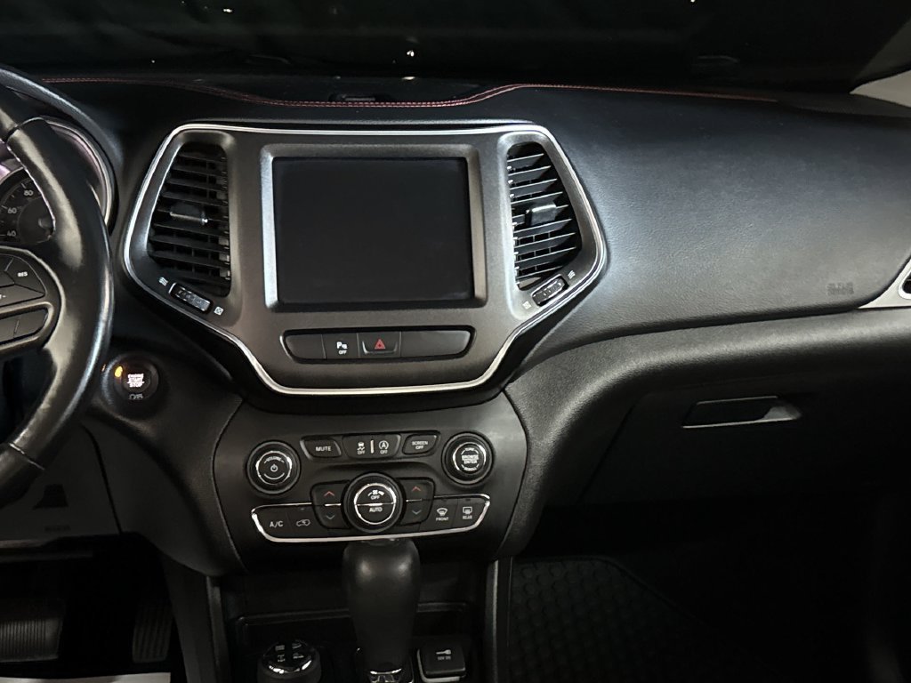 Used 2019 Crystal Metallic Jeep Trailhawk image 26