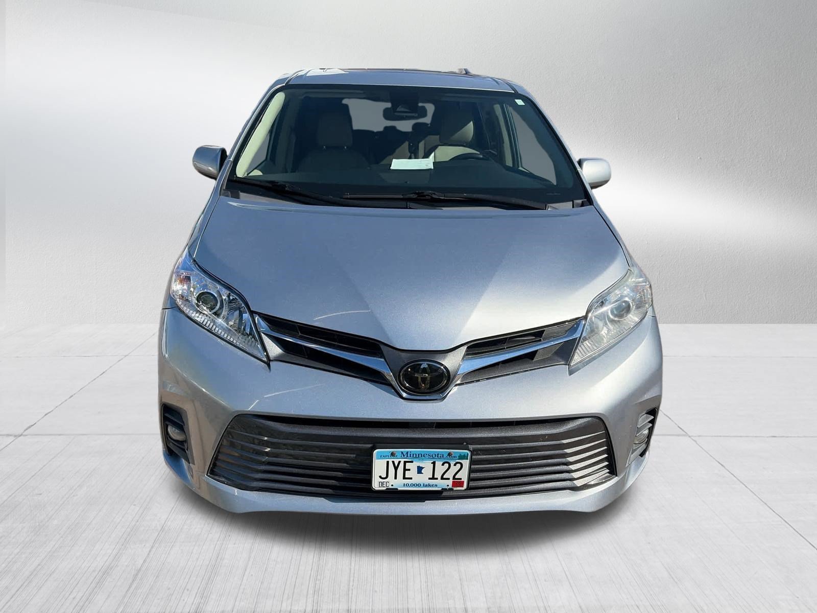 Used 2020 Toyota Sienna XLE with VIN 5TDYZ3DC2LS051399 for sale in Golden Valley, Minnesota