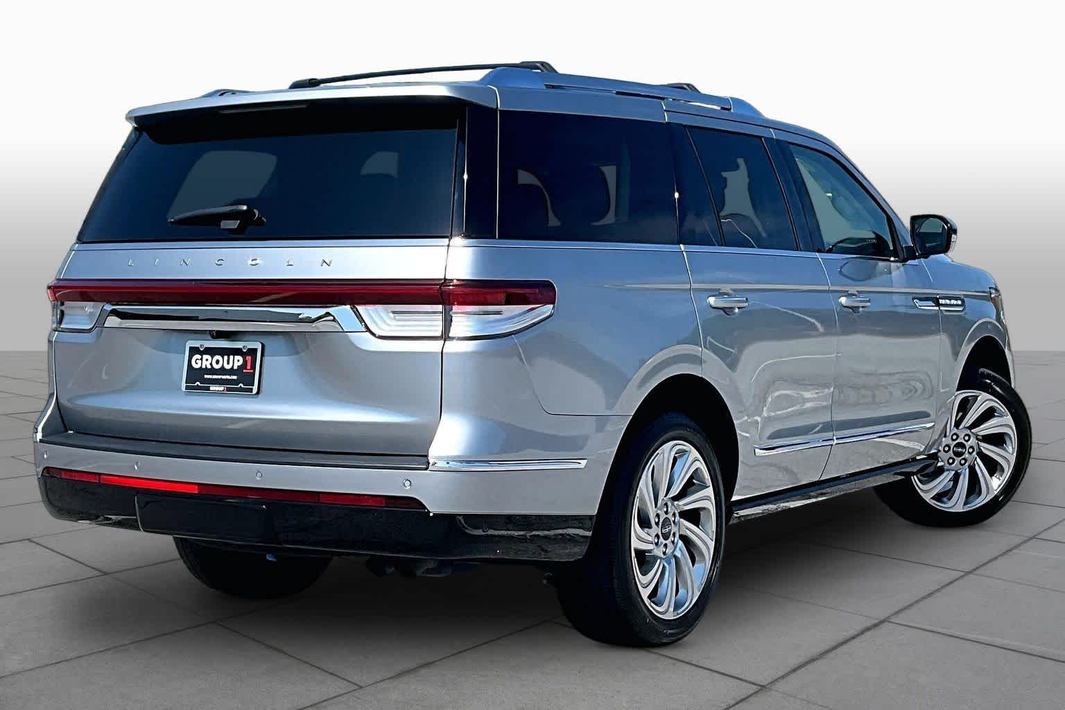 Used 2024 Silver Radiance Lincoln Reserve image 13