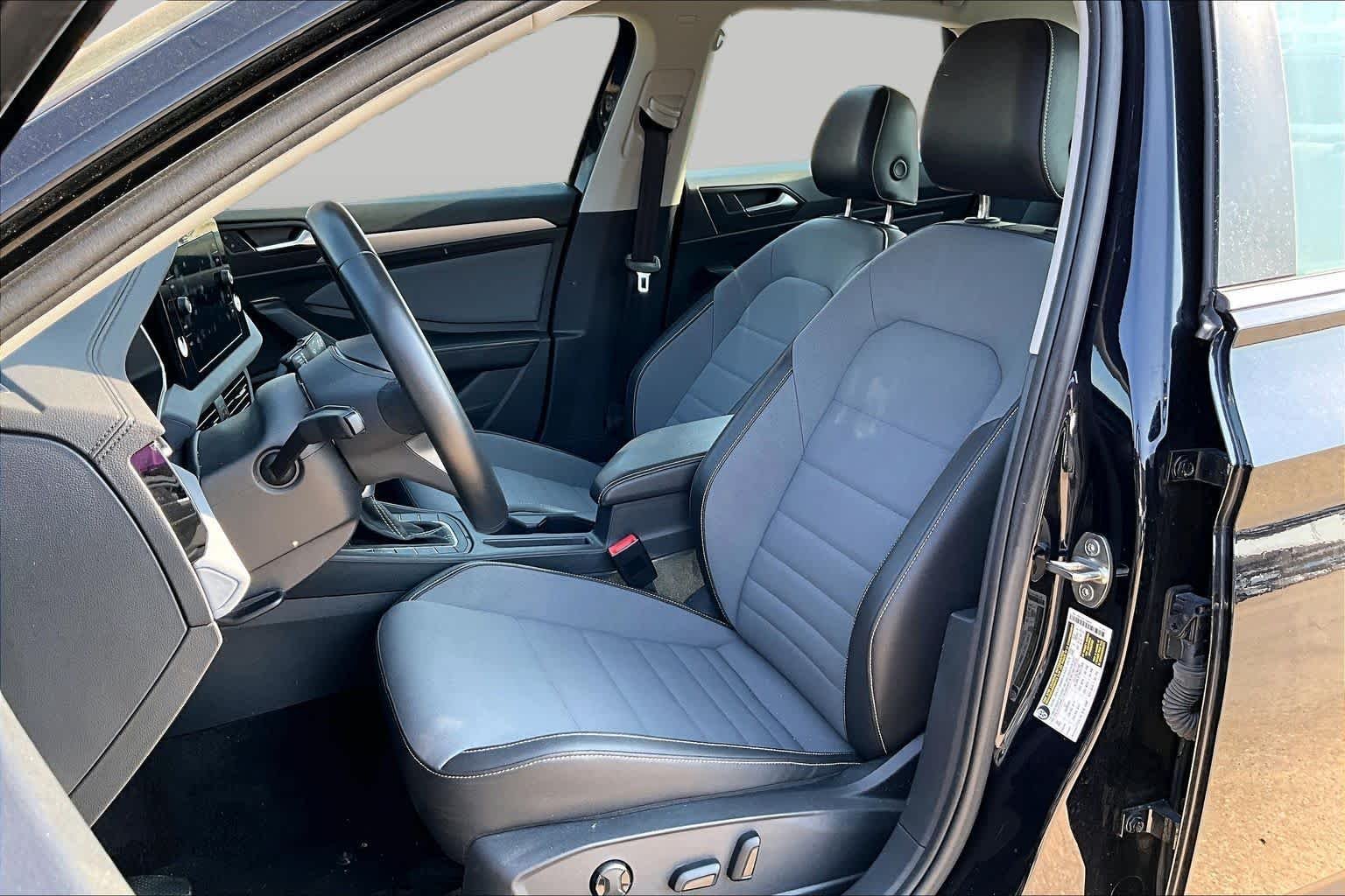 Used 2025 Monterey Blue Volkswagen SE image 7