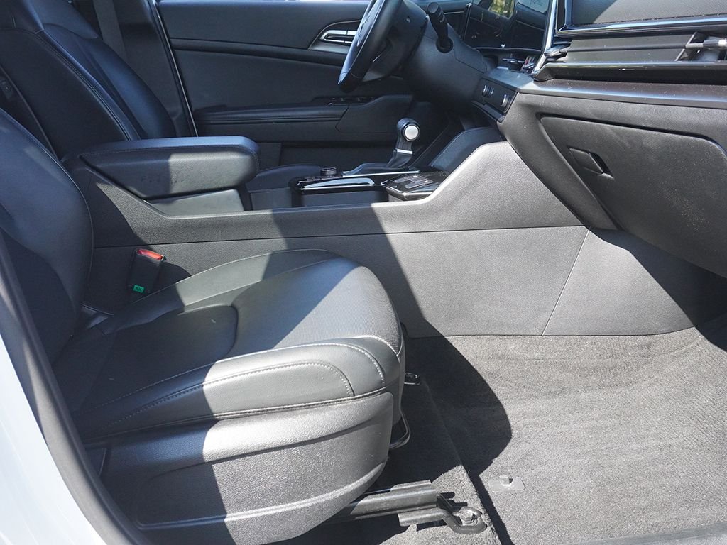 Used 2023 White Kia EX image 25